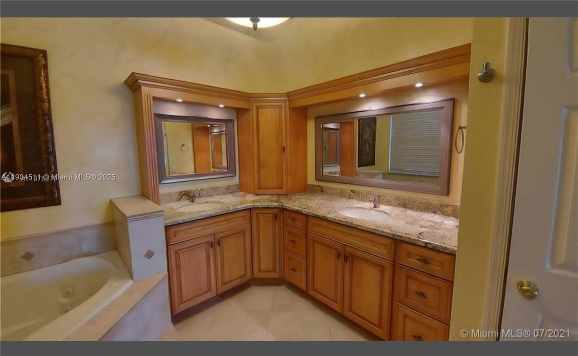 For Rent: $4,500 (4 beds, 3 baths, 2414 Square Feet)