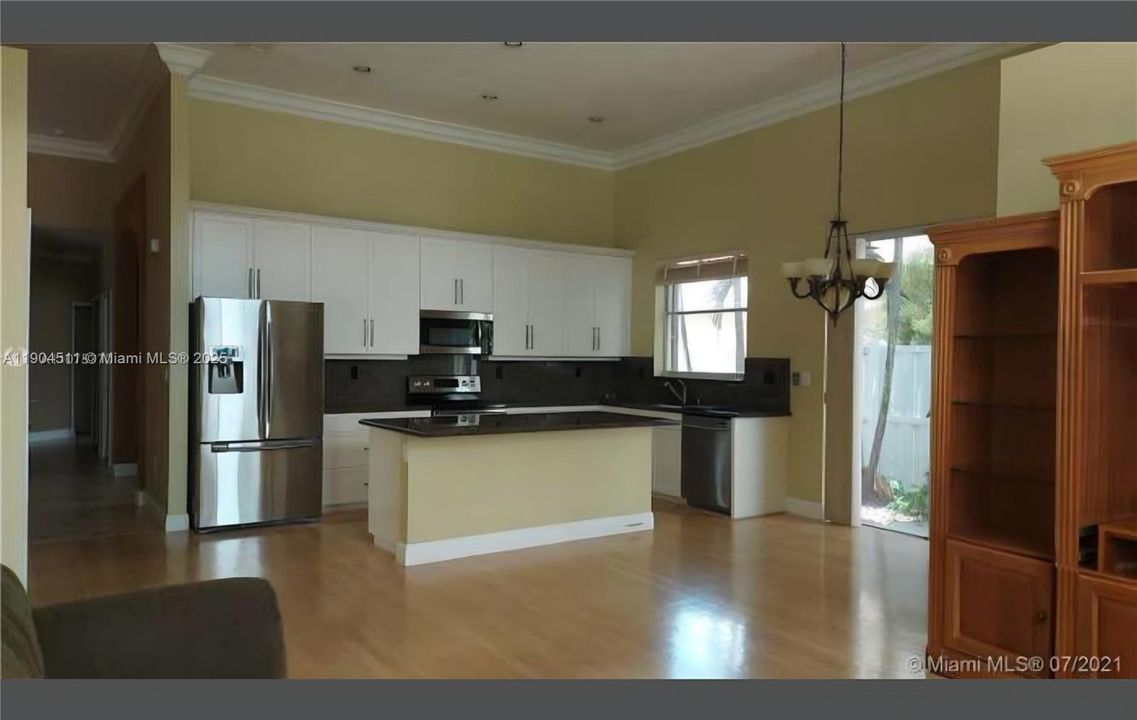 For Rent: $4,500 (4 beds, 3 baths, 2414 Square Feet)