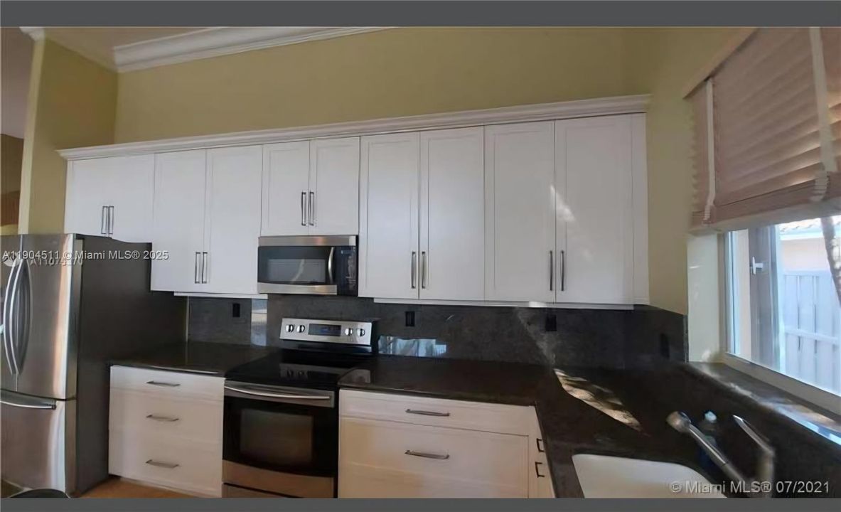 For Rent: $4,500 (4 beds, 3 baths, 2414 Square Feet)