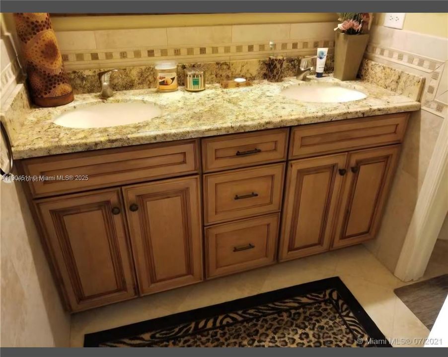 For Rent: $4,500 (4 beds, 3 baths, 2414 Square Feet)