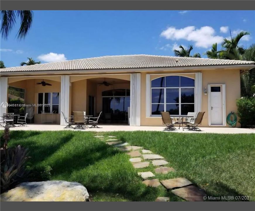 For Rent: $4,500 (4 beds, 3 baths, 2414 Square Feet)