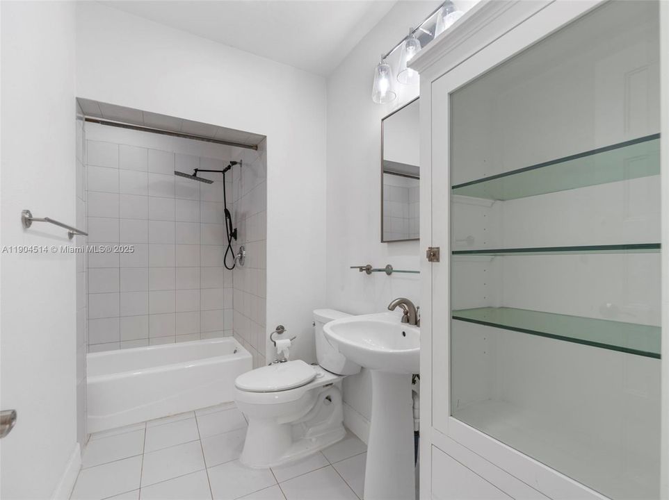 Недавно арендовано: $3,999 (3 спален, 2 ванн, 1683 Квадратных фут)