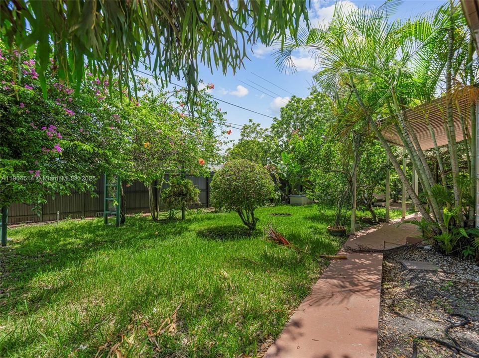 Недавно арендовано: $3,999 (3 спален, 2 ванн, 1683 Квадратных фут)