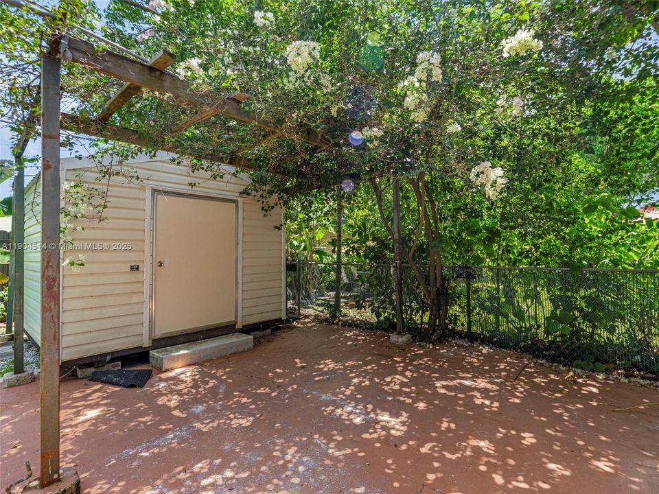 Недавно арендовано: $3,999 (3 спален, 2 ванн, 1683 Квадратных фут)