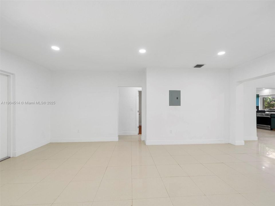 Недавно арендовано: $3,999 (3 спален, 2 ванн, 1683 Квадратных фут)