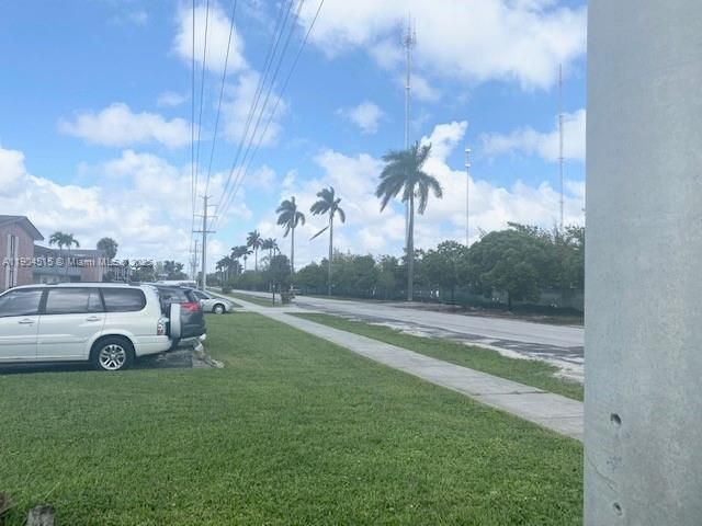 Active With Contract: $1,595 (1 beds, 1 baths, 720 Square Feet)