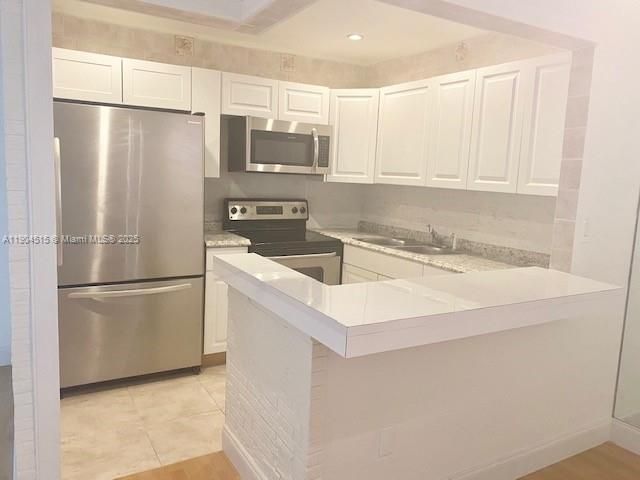 Active With Contract: $1,595 (1 beds, 1 baths, 720 Square Feet)
