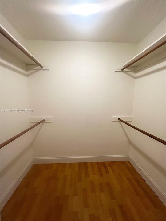 Active With Contract: $1,595 (1 beds, 1 baths, 720 Square Feet)