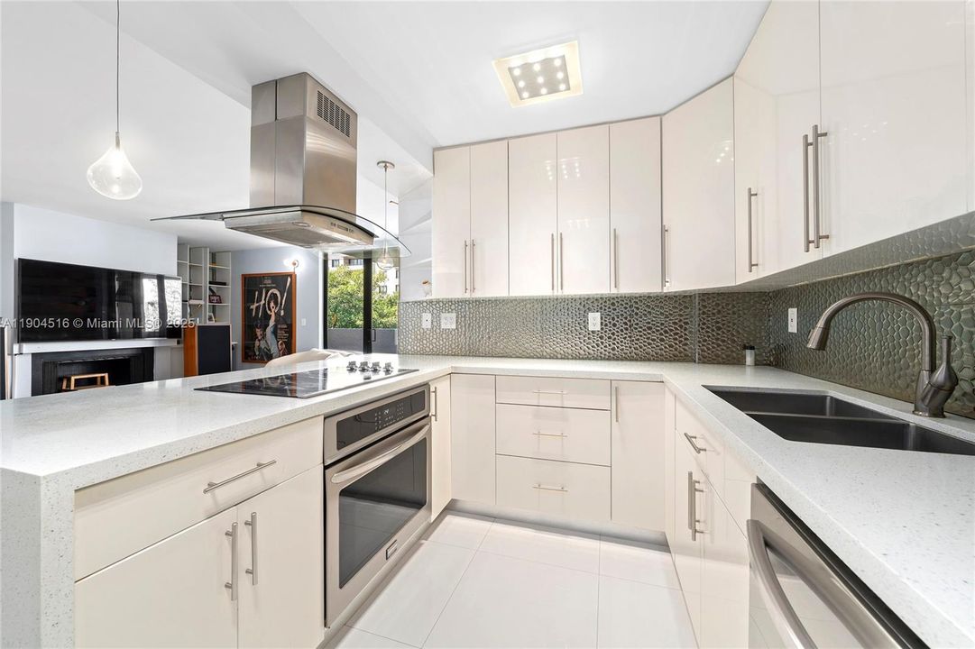 待售: $1,295,000 (3 贝兹, 2 浴室, 1600 平方英尺)