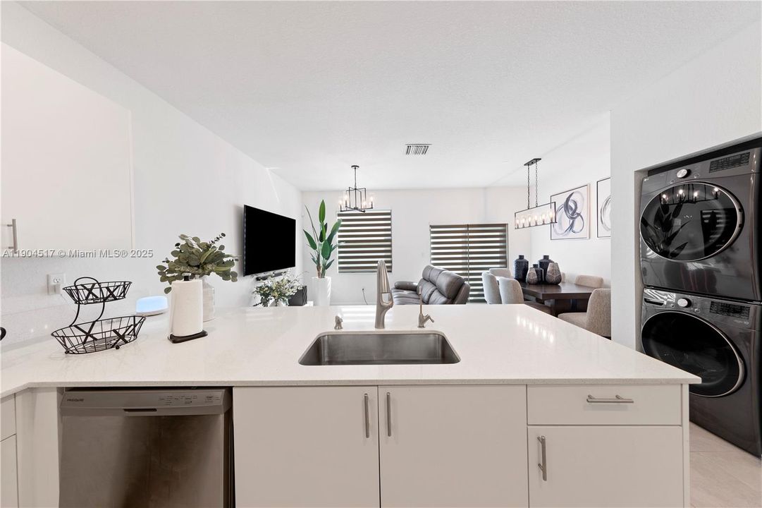 For Sale: $424,990 (3 beds, 2 baths, 1393 Square Feet)