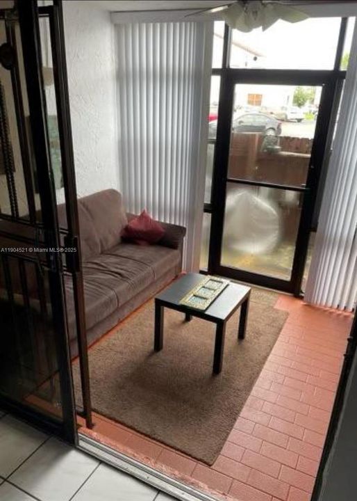 Recently Rented: $2,350 (2 beds, 2 baths, 1000 Square Feet)