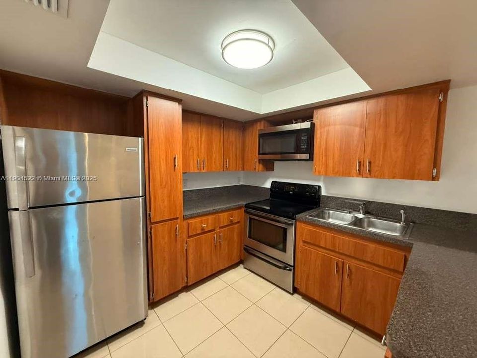 For Rent: $2,500 (3 beds, 2 baths, 1670 Square Feet)
