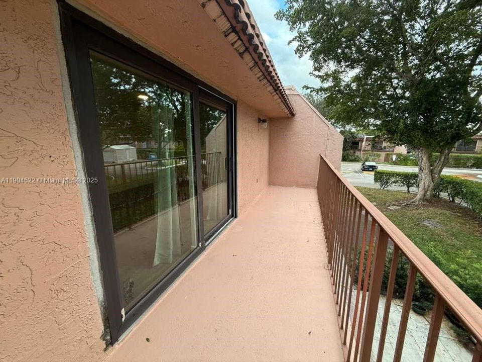 For Rent: $2,500 (3 beds, 2 baths, 1670 Square Feet)