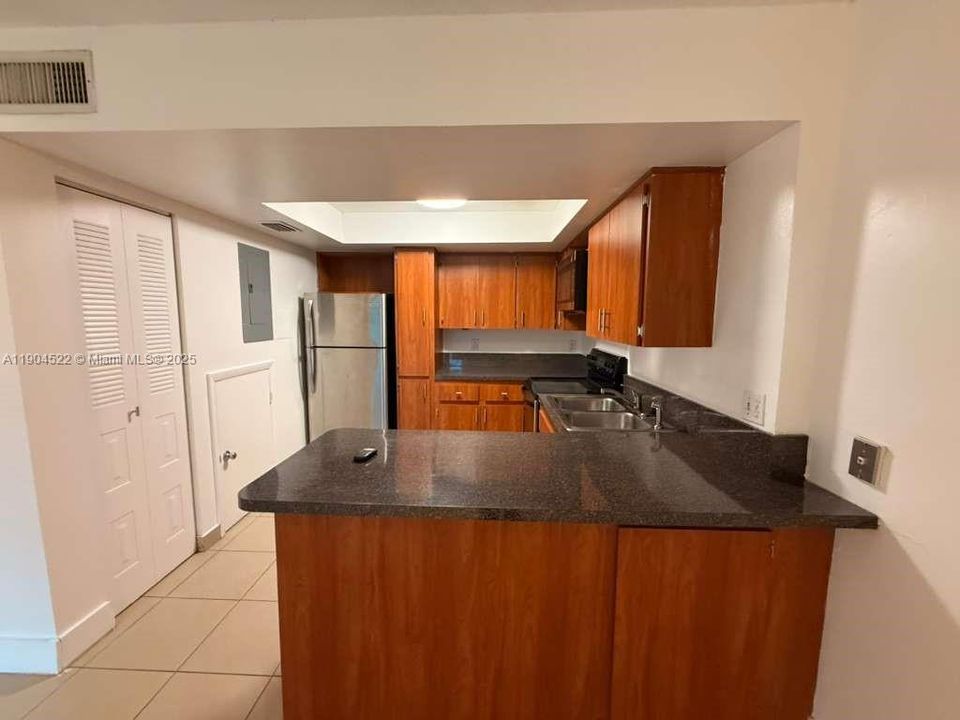 For Rent: $2,500 (3 beds, 2 baths, 1670 Square Feet)