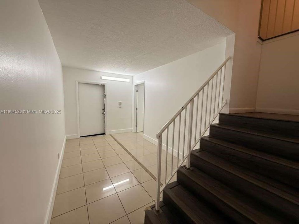 For Rent: $2,500 (3 beds, 2 baths, 1670 Square Feet)