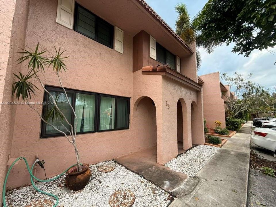 For Sale: $315,000 (3 beds, 2 baths, 1670 Square Feet)