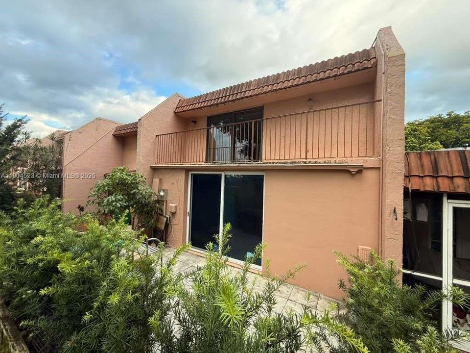 For Sale: $315,000 (3 beds, 2 baths, 1670 Square Feet)