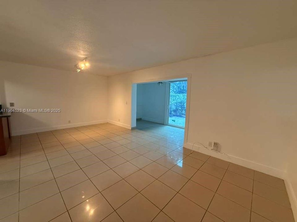 For Sale: $315,000 (3 beds, 2 baths, 1670 Square Feet)