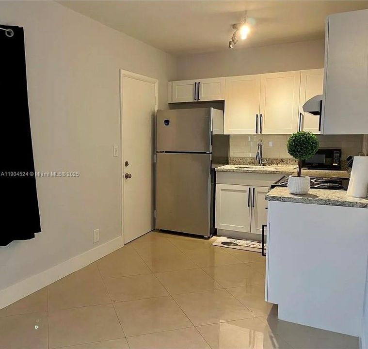 For Rent: $1,600 (1 beds, 1 baths, 548 Square Feet)