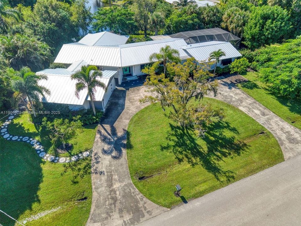 合同活跃: $725,200 (4 贝兹, 3 浴室, 2833 平方英尺)