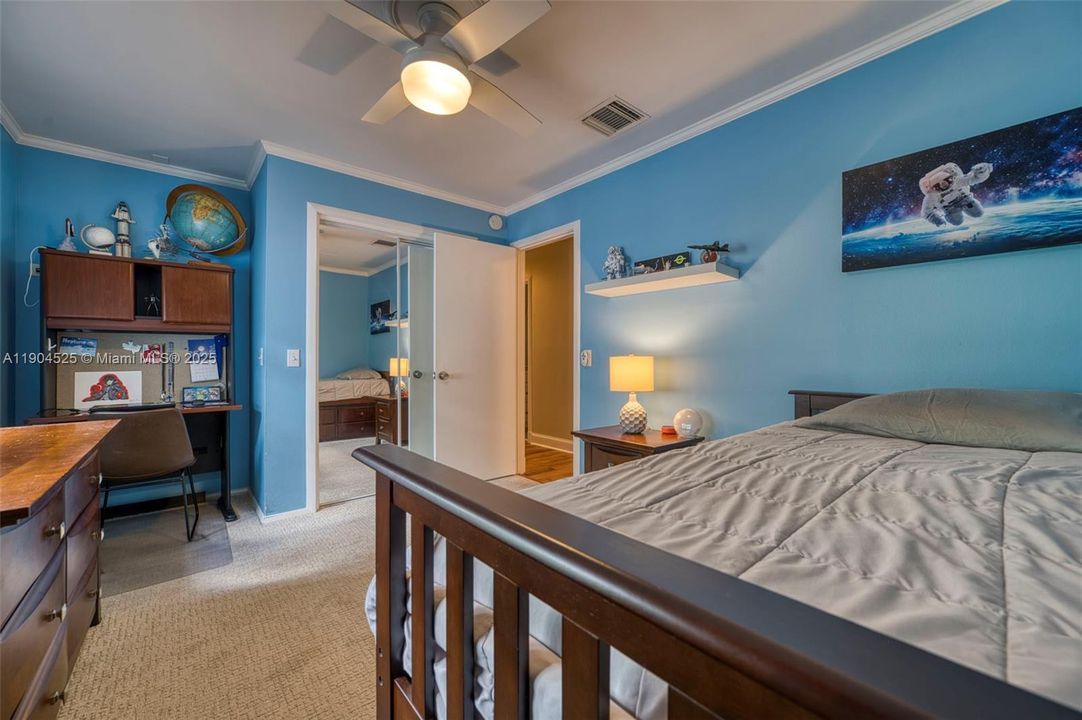 合同活跃: $725,200 (4 贝兹, 3 浴室, 2833 平方英尺)