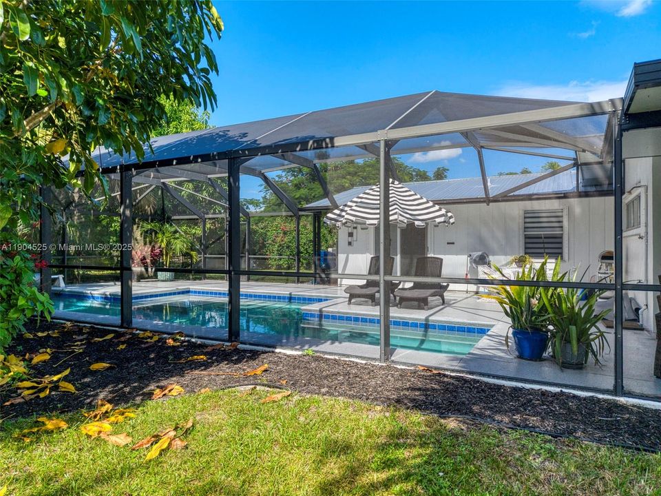 合同活跃: $725,200 (4 贝兹, 3 浴室, 2833 平方英尺)