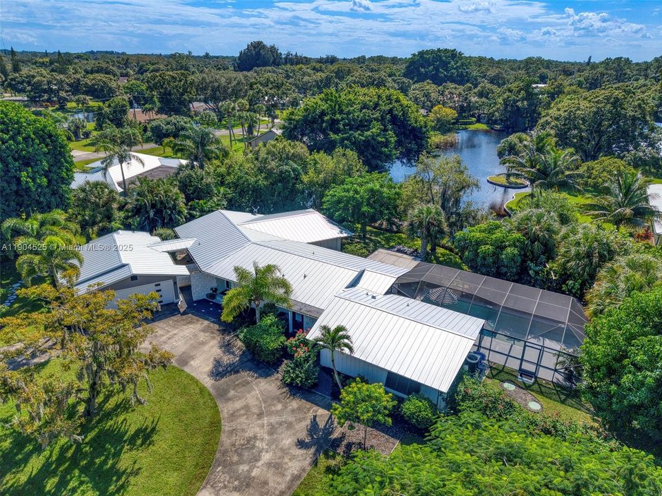 合同活跃: $725,200 (4 贝兹, 3 浴室, 2833 平方英尺)