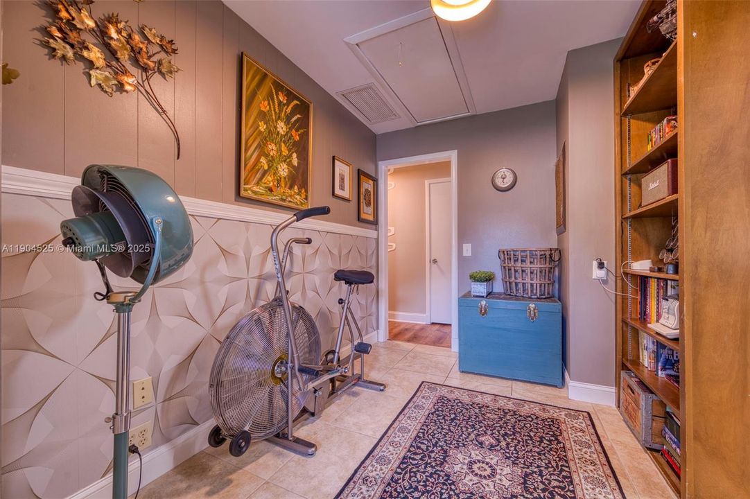 合同活跃: $725,200 (4 贝兹, 3 浴室, 2833 平方英尺)