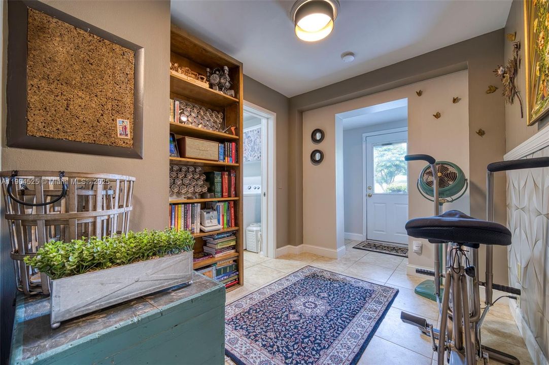 合同活跃: $725,200 (4 贝兹, 3 浴室, 2833 平方英尺)