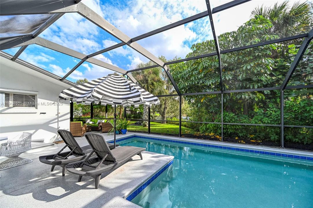 合同活跃: $725,200 (4 贝兹, 3 浴室, 2833 平方英尺)