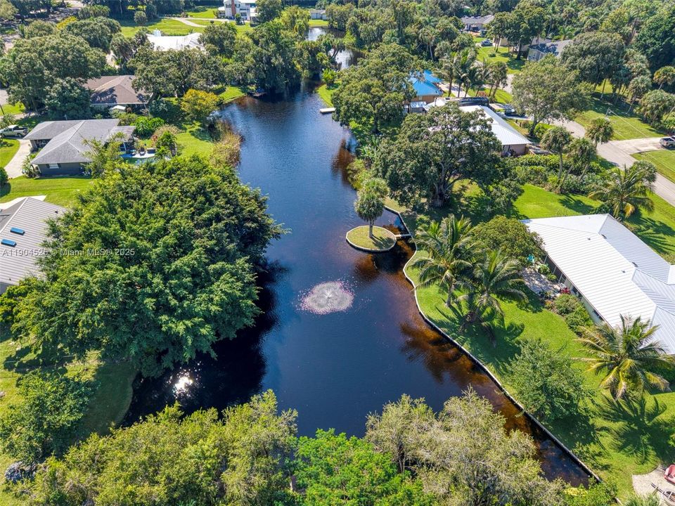 合同活跃: $725,200 (4 贝兹, 3 浴室, 2833 平方英尺)