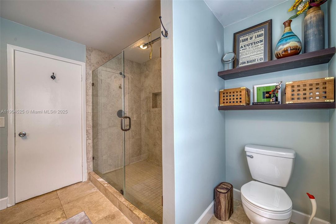 合同活跃: $725,200 (4 贝兹, 3 浴室, 2833 平方英尺)