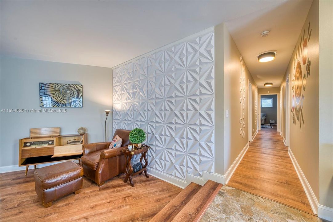 合同活跃: $725,200 (4 贝兹, 3 浴室, 2833 平方英尺)