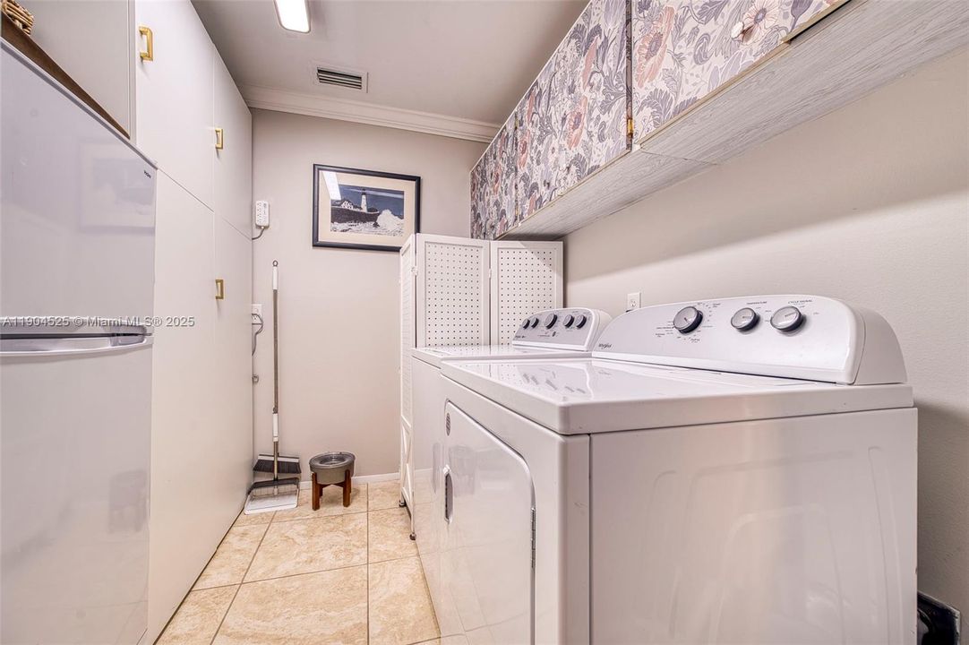 合同活跃: $725,200 (4 贝兹, 3 浴室, 2833 平方英尺)