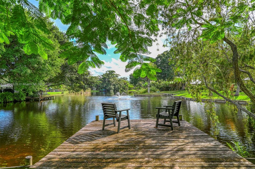 合同活跃: $725,200 (4 贝兹, 3 浴室, 2833 平方英尺)