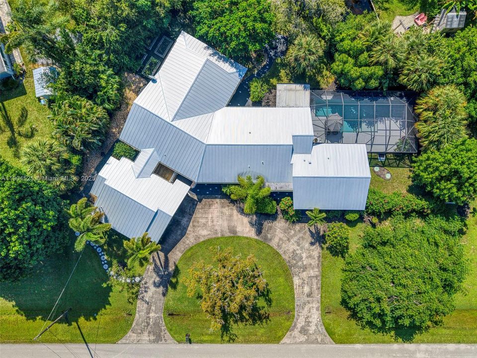 合同活跃: $725,200 (4 贝兹, 3 浴室, 2833 平方英尺)