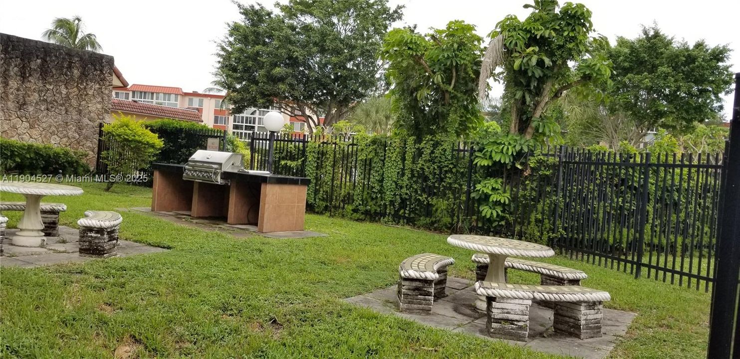 For Sale: $139,500 (2 beds, 2 baths, 1030 Square Feet)