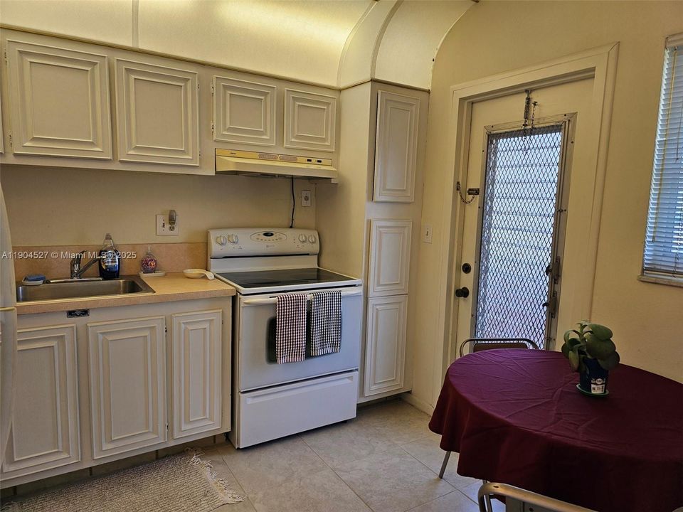 For Sale: $139,500 (2 beds, 2 baths, 1030 Square Feet)