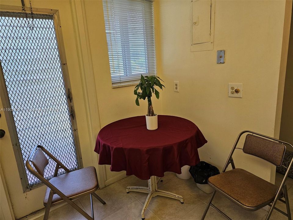 For Sale: $139,500 (2 beds, 2 baths, 1030 Square Feet)