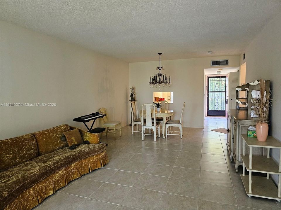 For Sale: $139,500 (2 beds, 2 baths, 1030 Square Feet)