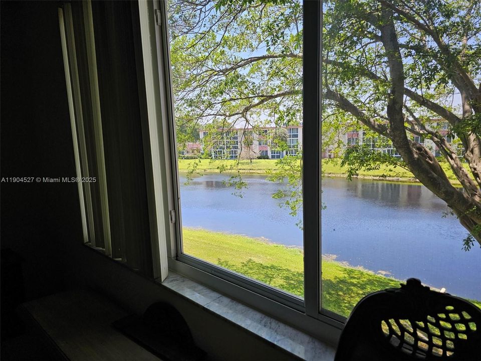 For Sale: $139,500 (2 beds, 2 baths, 1030 Square Feet)