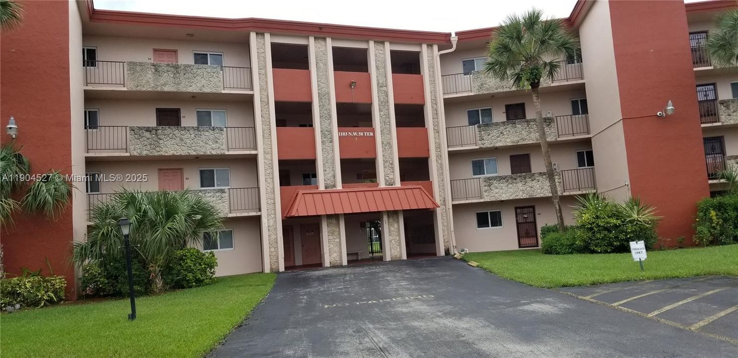 For Sale: $139,500 (2 beds, 2 baths, 1030 Square Feet)