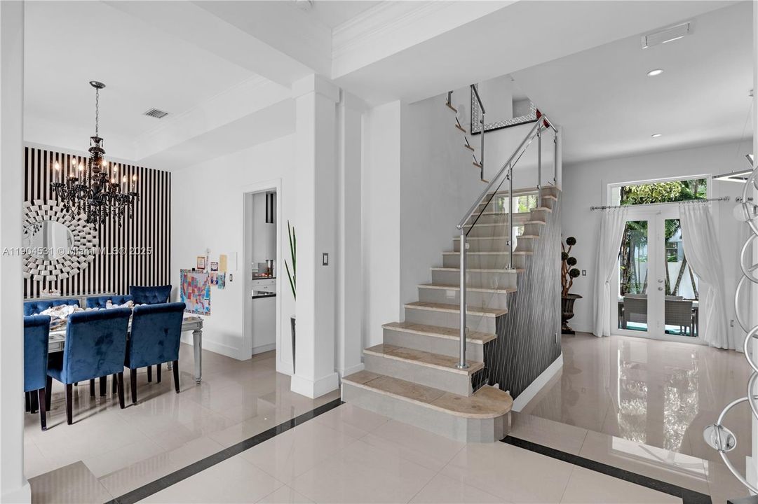 合同活跃: $1,650,000 (4 贝兹, 4 浴室, 3360 平方英尺)