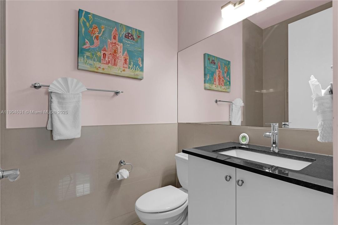 合同活跃: $1,650,000 (4 贝兹, 4 浴室, 3360 平方英尺)