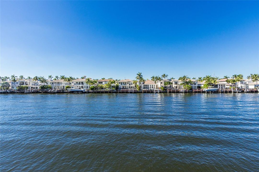 For Sale: $409,000 (2 beds, 2 baths, 1094 Square Feet)