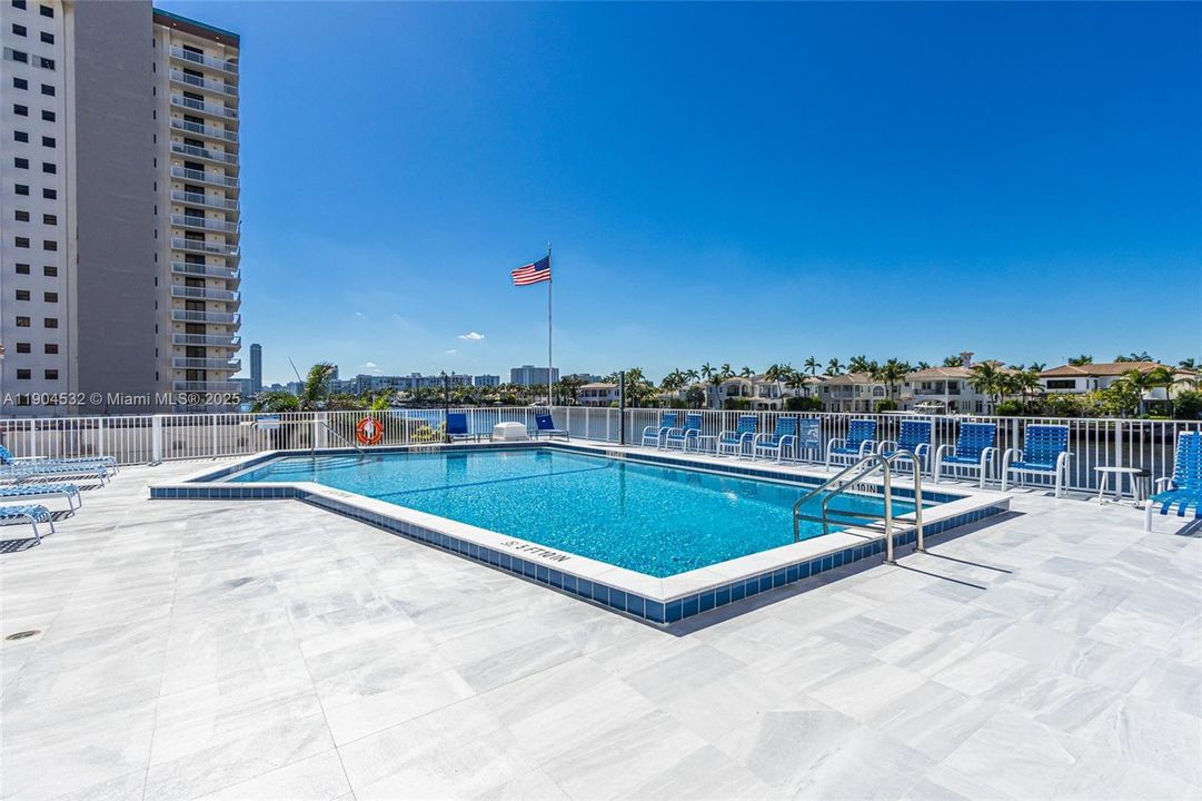 For Sale: $409,000 (2 beds, 2 baths, 1094 Square Feet)