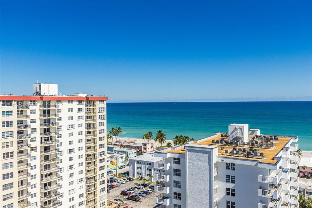 For Sale: $409,000 (2 beds, 2 baths, 1094 Square Feet)