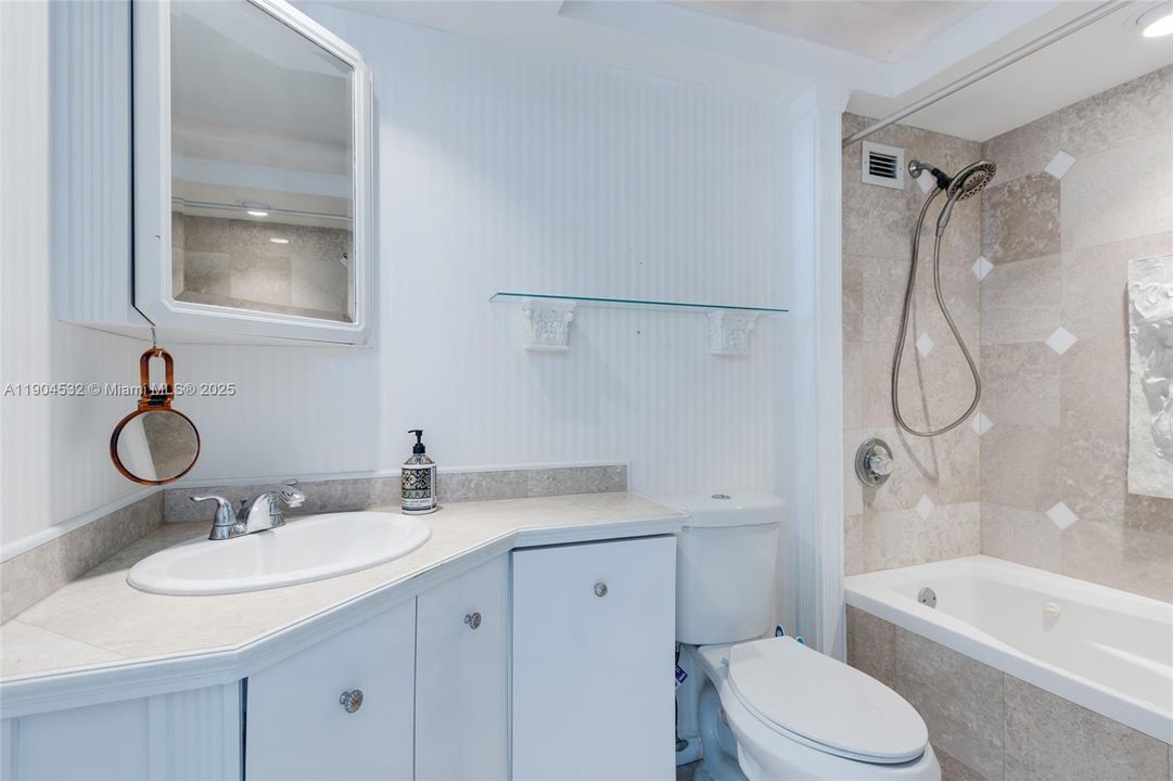 For Sale: $409,000 (2 beds, 2 baths, 1094 Square Feet)