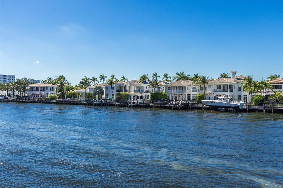 For Sale: $409,000 (2 beds, 2 baths, 1094 Square Feet)