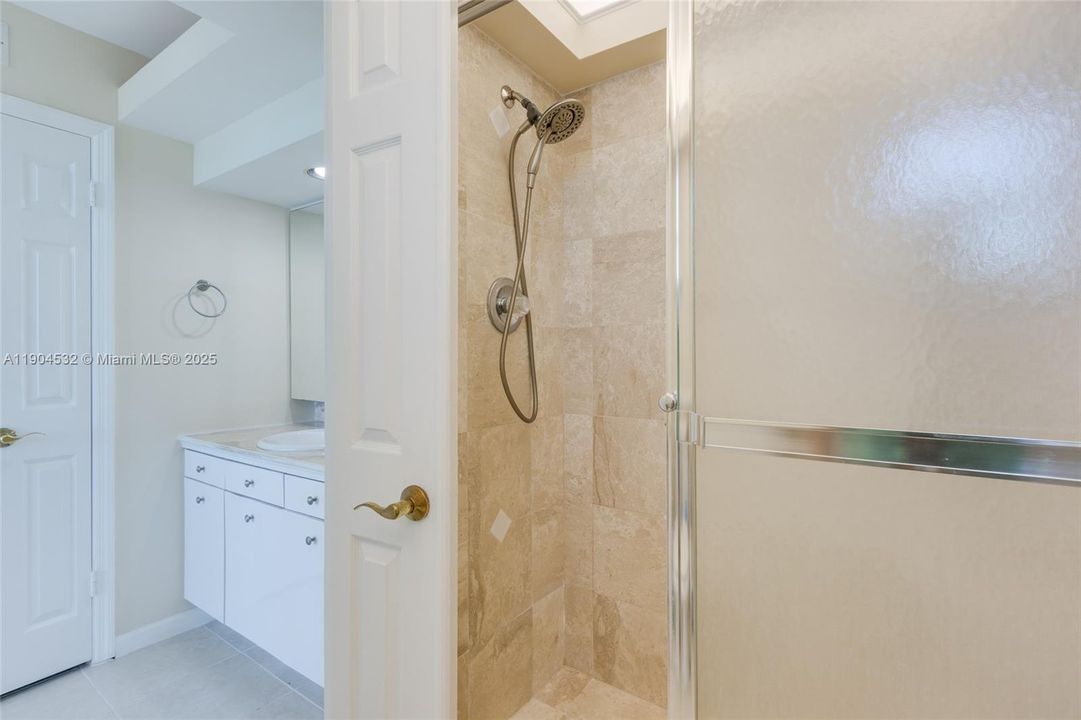 For Sale: $409,000 (2 beds, 2 baths, 1094 Square Feet)